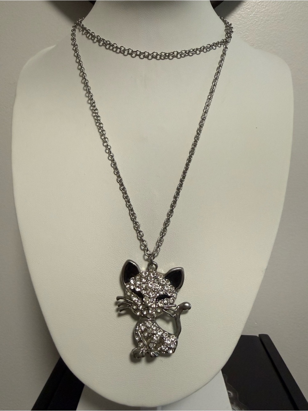 Rhinestone Cat Pendant Necklace